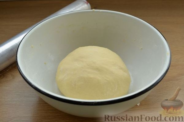 Пирожки с картофельным пюре, черемшой и укропом (из дрожжевого теста)