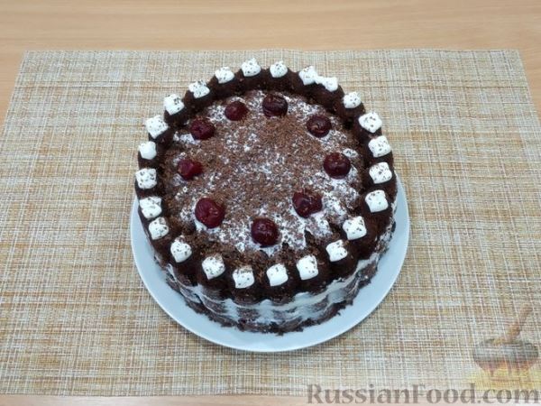 Шоколадный торт с вишней и сметанным кремом (в микроволновке)
